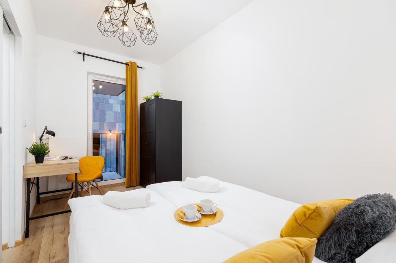 Movie Jacuzzi Apartment At The Main Station By Noclegi Renters Krakkó Kültér fotó