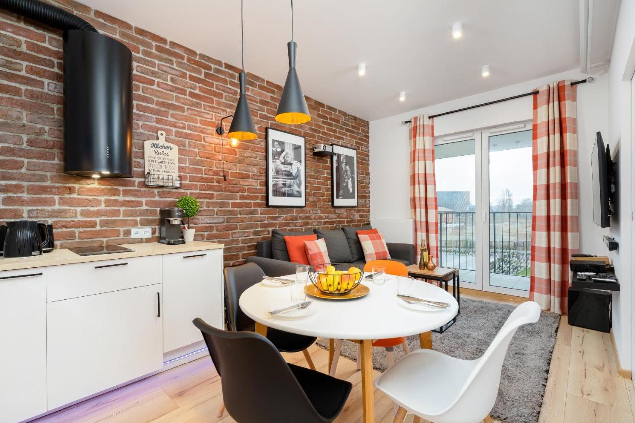 Movie Jacuzzi Apartment At The Main Station By Noclegi Renters Krakkó Kültér fotó