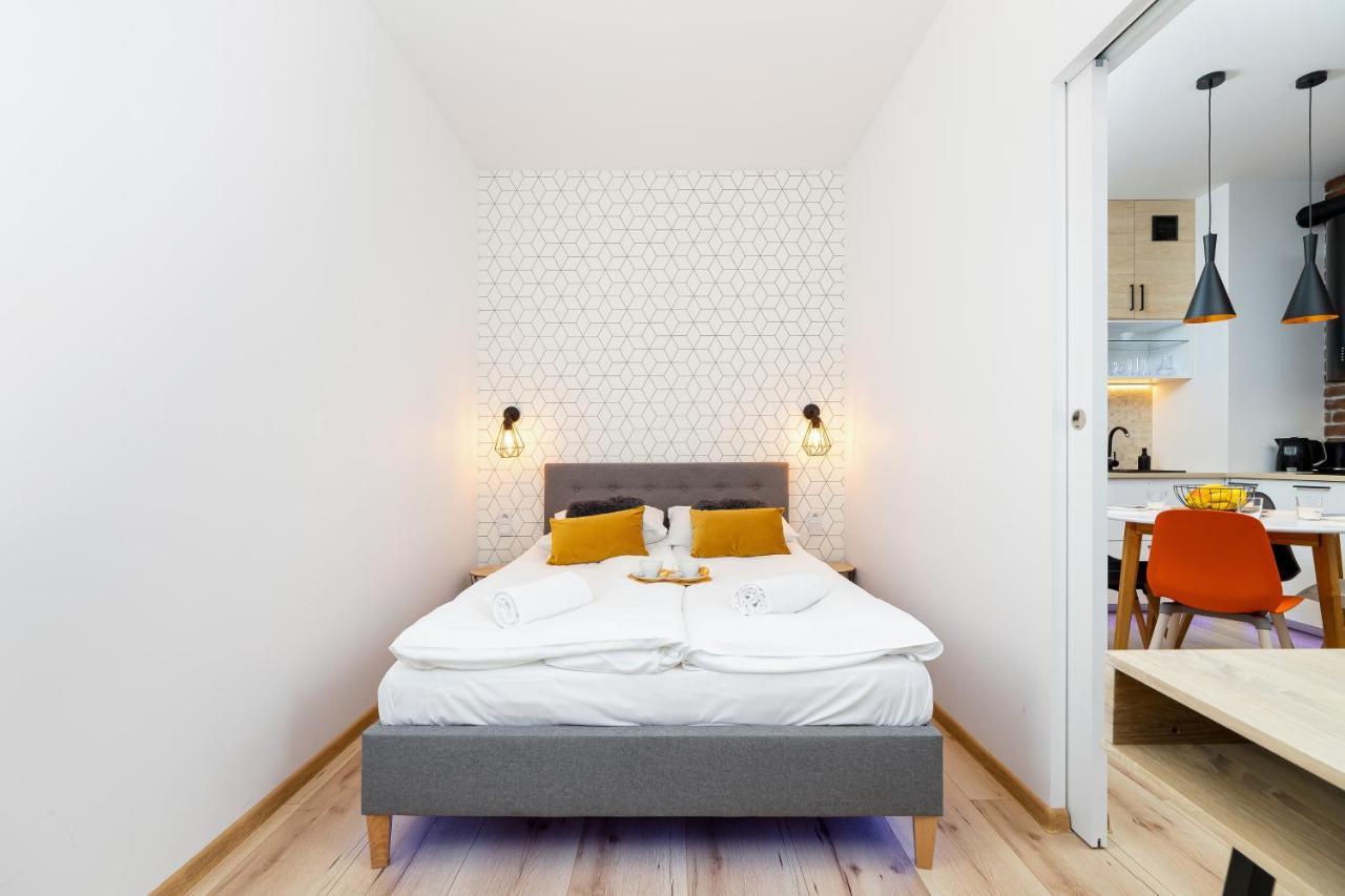 Movie Jacuzzi Apartment At The Main Station By Noclegi Renters Krakkó Kültér fotó